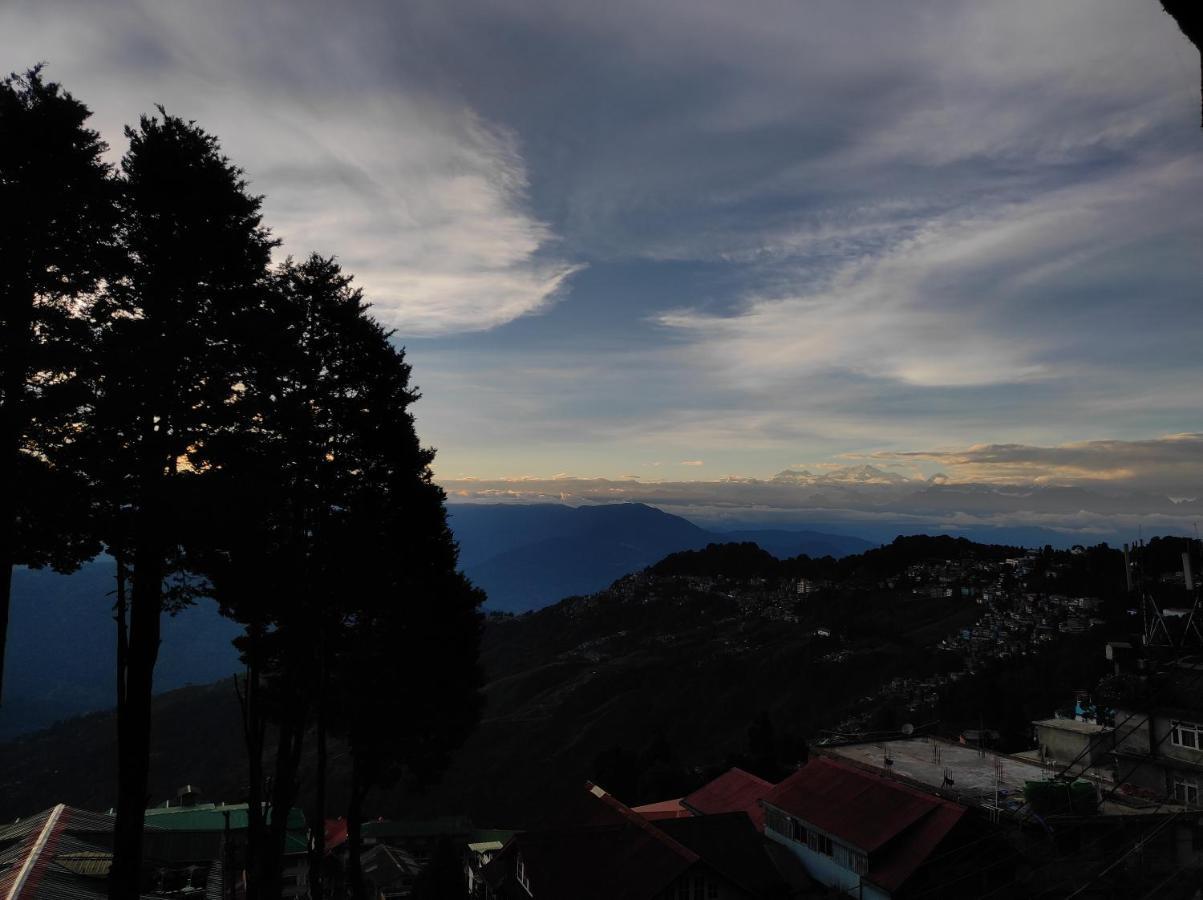 Wind Home Darjeeling- Budget Hotel Near Mall Darjeeling  Exteriör bild